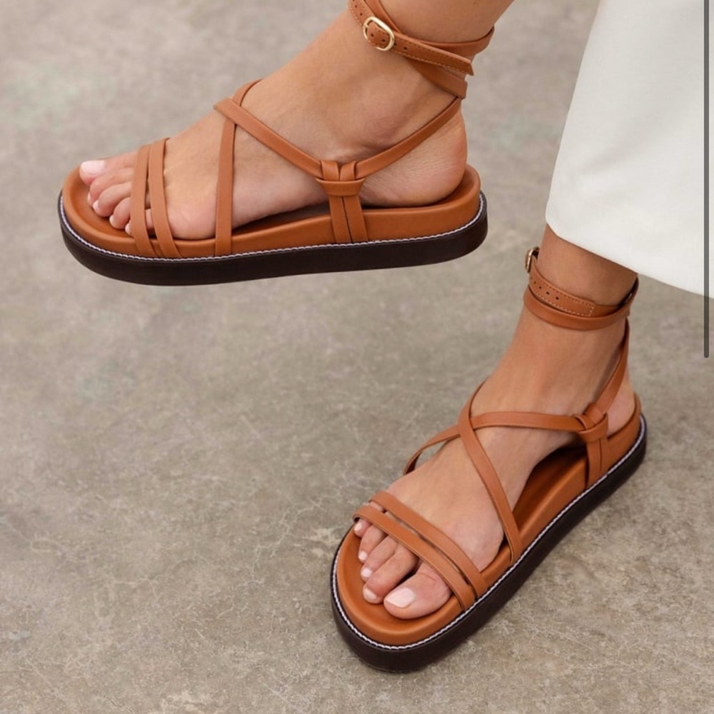 NWOT Bobbies Salina Sandals Camel Brown 39/US 9